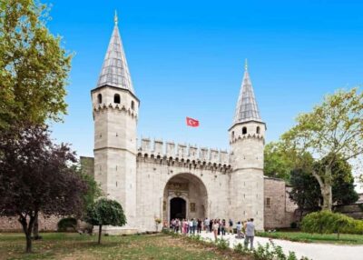 Istanbul: Topkapi, Hagia Sophia, Basilica & Blue Mosque Pass - Topkapi Palace hosted entry: where a good guide makes the palace make sense