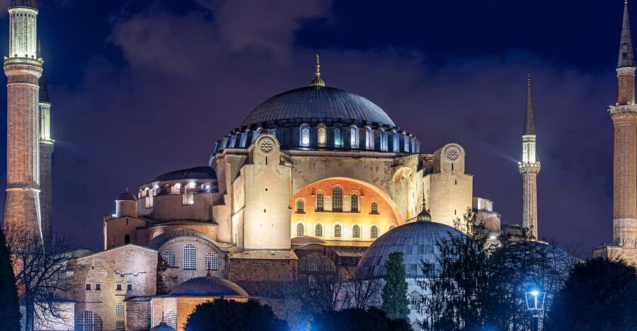 Istanbul: Tour of Hagia Sophia and Blue Mosque By Night - Hagia Sophia at evening: where the priority really pays off