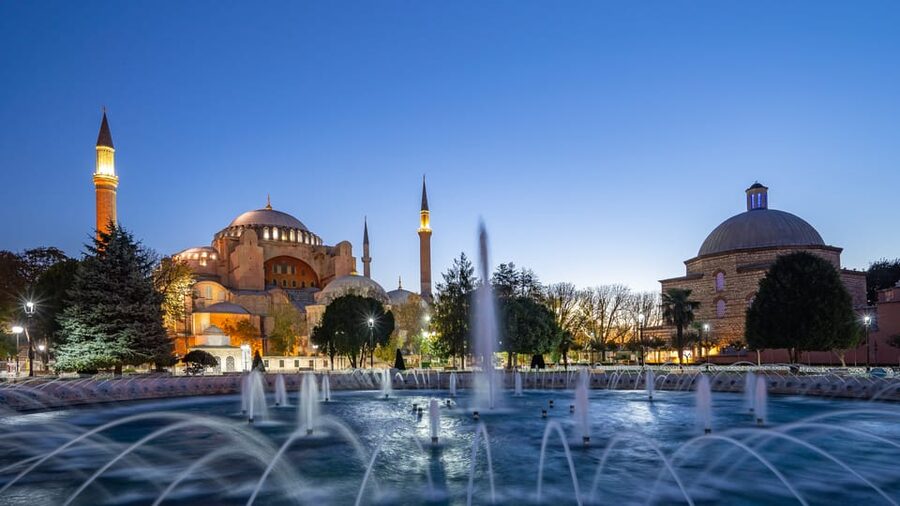 Istanbul: Tour of Hagia Sophia and Blue Mosque By Night - The guide factor: what good guiding changes
