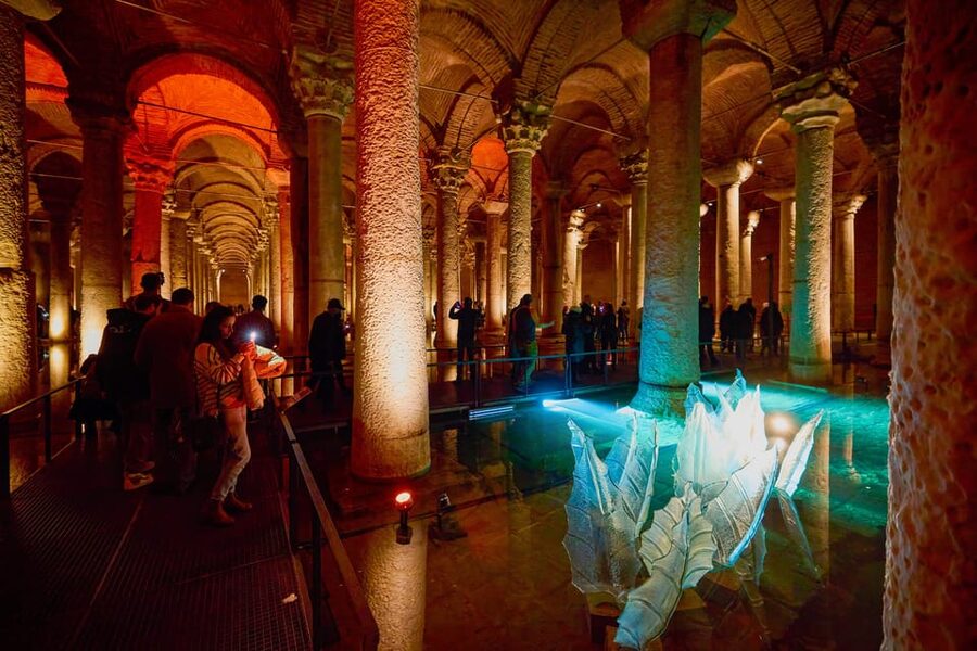 Istanbul Walking Tour: Mosques, Palace, Cistern with Lunch - Hagia Sophia: how skip-the-line changes the whole experience