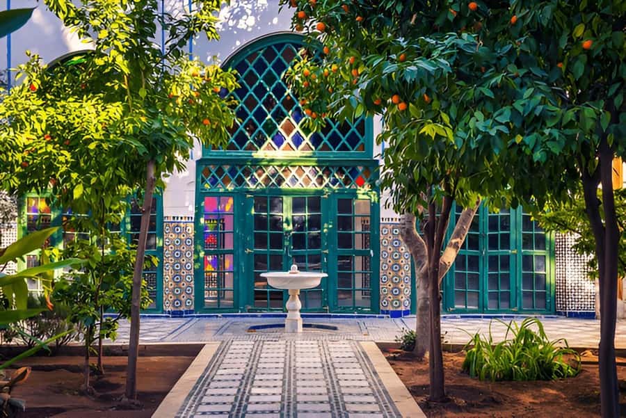 Marrakech: Bahia Palace, Saadian Tombs, & Koutoubia Mosque - Timing, crowds, and what to bring so it feels easy