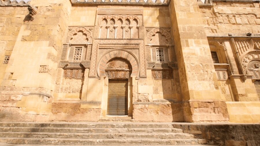 Mosque-Cathedral of Cordoba: Entry Ticket and Guided Tour - What you see: Umayyad, Byzantine, Mudejar, and Christian layers in one place