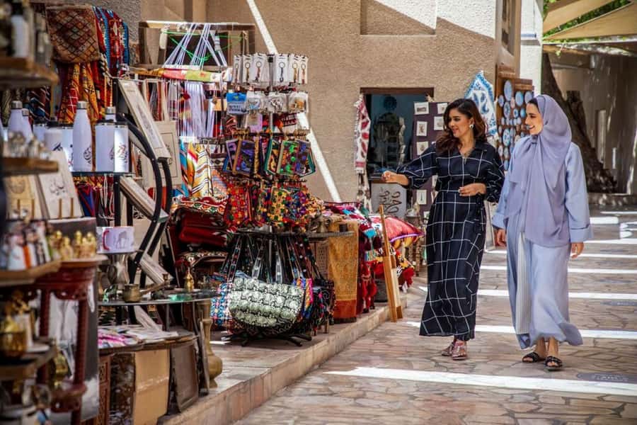 Old Dubai Heritage Tour: Souks, Mosques & more hidden gems! - Souk Madinat by Burj Al Arab: A Photo Stop That Actually Helps
