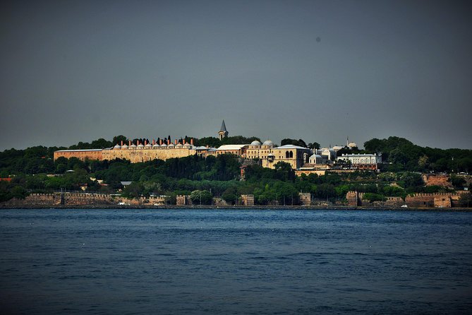 Private 5-6h: Topkapi + Hagia Sophia + Blue Mosque + Grand Bazaar - Topkapi Palace with tickets in hand: sultans, Bosphorus views, and the Harem gap