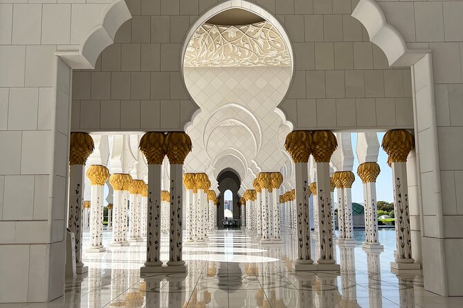 Private Abu Dhabi Grand Mosque Tour from Dubai - Sheikh Zayed Grand Mosque: why this stops people in their tracks
