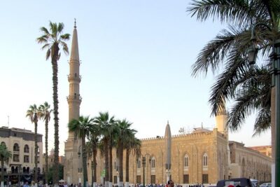 Private Guided Day Tour to the Giza Pyramids, Egyptian Museum, and Al-Hussein Mosque in Cairo - Giza Plateau Walk: Cheops, Chephren, Mycerinus, and the Sphinx