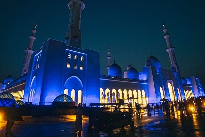 Private Round-Trip Sheikh Zayed Grand Mosque Tour from Dubai Inc. Transport - Entering the Sheikh Zayed Grand Mosque Center: what you are really seeing