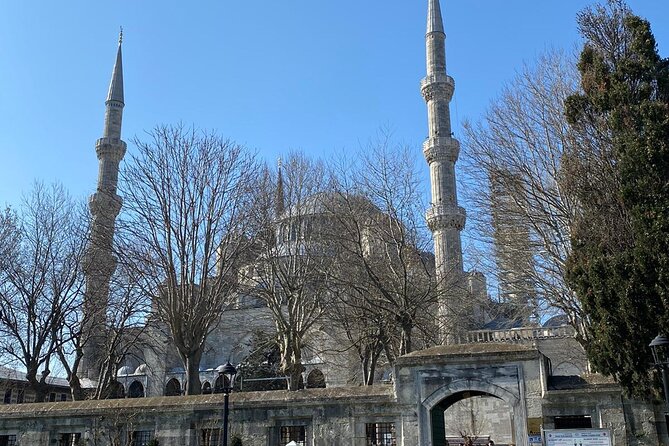 Private: Topkapi Palace, St. Sophia, Blue Mosque, Grand Bazaar, Hipodromme - Hagia Sophia Grand Mosque: plan around the phone-and-headphone audio setup