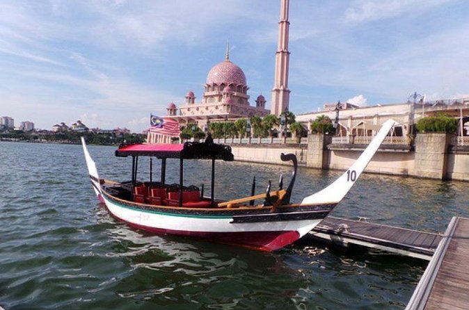 Putrajaya Tour with Traditional Boat Cruise & Pink Mosque (Private) - Stop 2: Convention Centre Viewpoint With a Quick City Overview