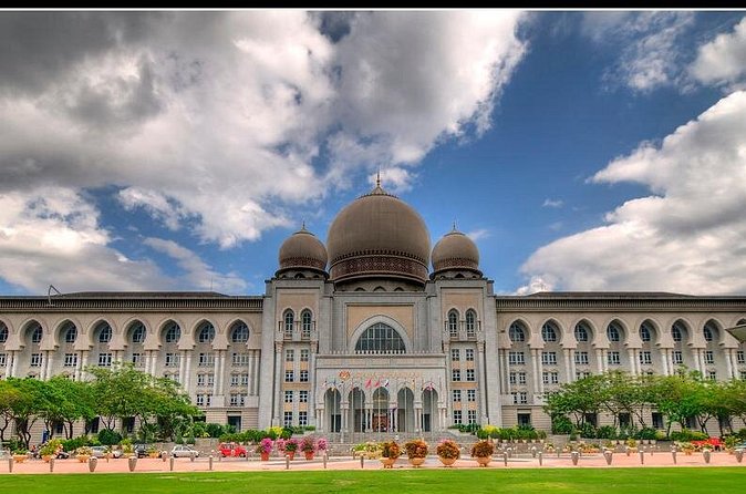 Putrajaya Tour with Traditional Boat Cruise & Pink Mosque (Private) - The Guide Experience: Where Quality Can Swing