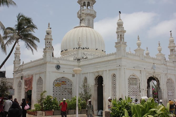 Sacred sites Mumbai tour: Hinduism, Christianity, Judaism & more - Keneseth Eliyahoo Synagogue: Jewish history with a local guide