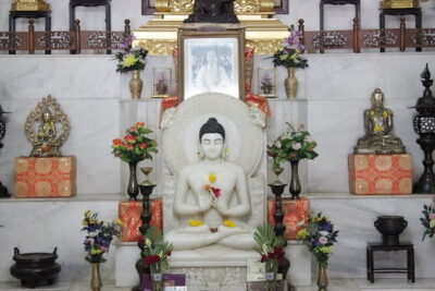 Sacred sites Mumbai tour: Hinduism, Christianity, Judaism & more - Babulnath Temple and the Shiva stories you can actually picture