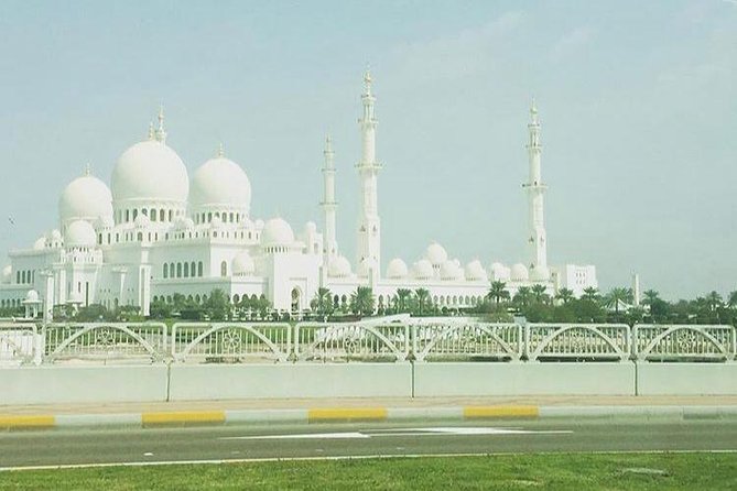 Sheikh Zayed Grand Mosque Abu Dhabi ! Private Tour from Dubai - Dress code, coverings, and entry flow: the part people forget to plan