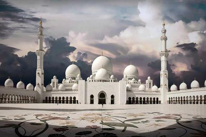 Sheikh Zayed Grand Mosque Abu Dhabi ! Private Tour from Dubai - Sheikh Zayed Grand Mosque from the outside: first impressions count