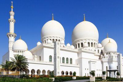 Sheikh Zayed Mosque Half Day Tour in Abu Dhabi - Arrival and entry: QR codes, dress basics, and what you should expect