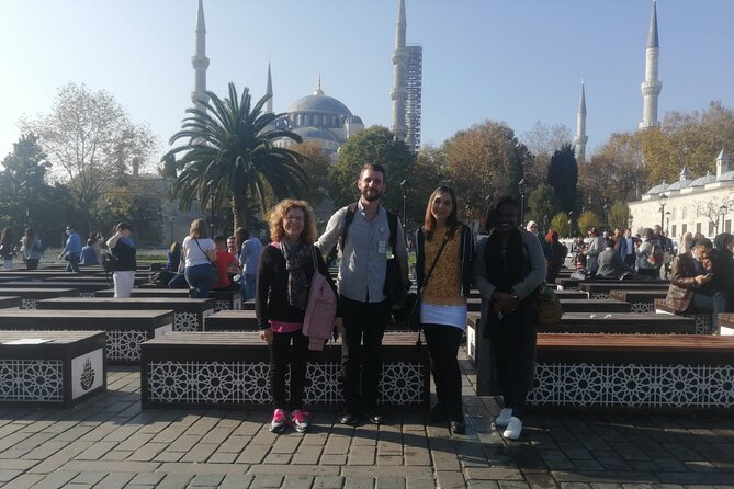 Suleyman's magnificent path: Mosques and Bazaars Tour - Grand Bazaar on a leash: how your guide saves time