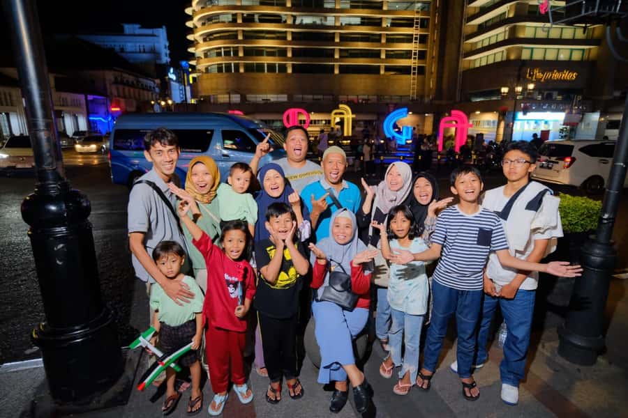 The heart of Bandung and Grand Mosque Guided Walking Tour - What to Bring (and What to Wear) for a Comfortable Walk