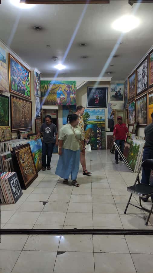 The heart of Bandung and Grand Mosque Guided Walking Tour - Who This Walking Tour Suits Best