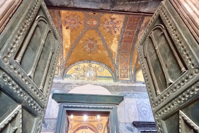 Topkapi Palace with Harem and Blue Mosque Guided Tour - The Sogukcesme street pause and why it’s not just filler