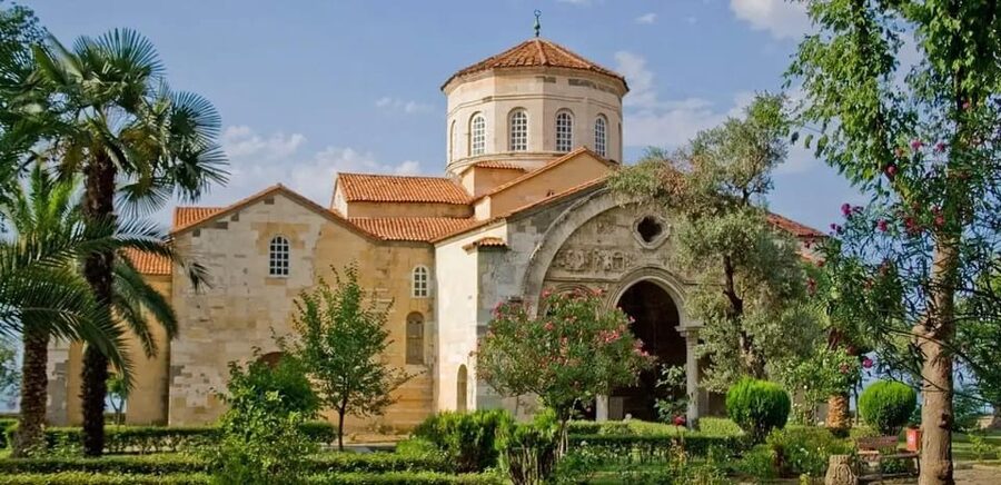 Trabzon: Atatürk Mansion, Ayasofya Mosque, Private Tour - Sera Gölü Tabiat Parkı: walking time, aquarium stop, and lunch with a view