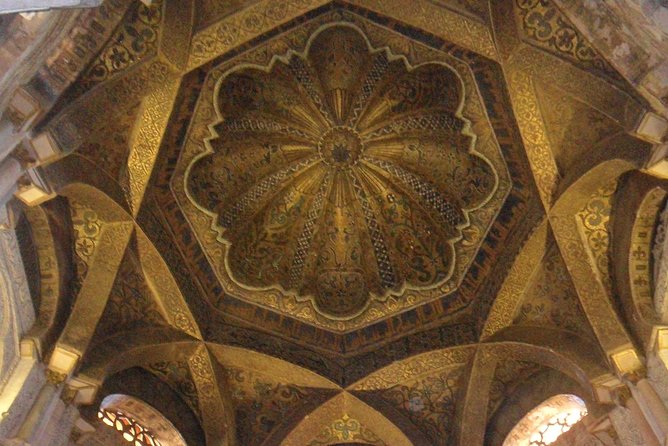 Visit Cathedral Mosque with official guide. Small groups - Key points before you go