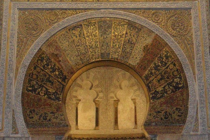 Visit Cathedral Mosque with official guide. Small groups - Included Headphones and Entry Tickets: Small Details That Matter in a Big Monument