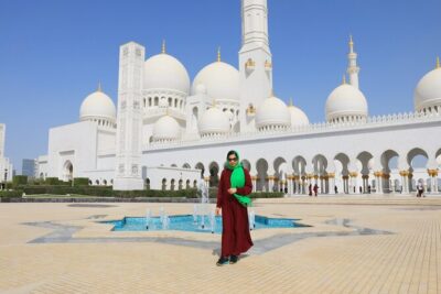 Visit To Ferrari World And Sheikh Zayed Mosque - How Your Mosque Visit Time Adds Value
